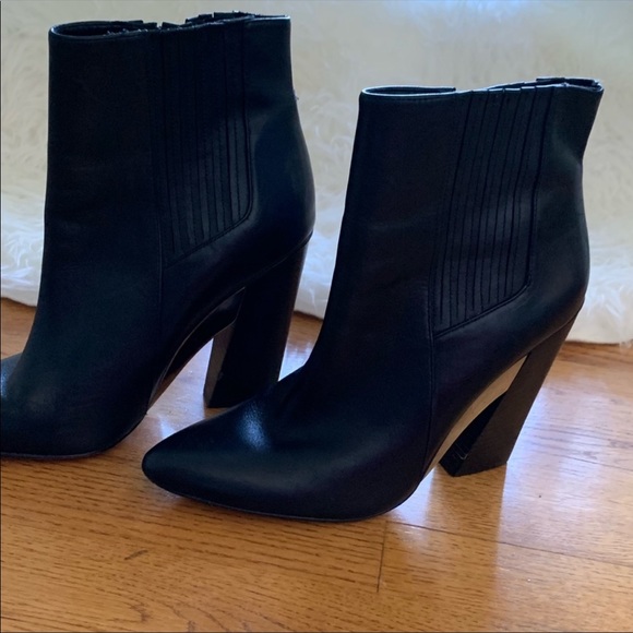 CUTE BCBG Silver Accent Fall Booty Like New Sz 10 - Picture 6 of 6